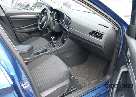 2022 Volkswagen Jetta 1.5T S z USA, uszkodzony, nr VIN 3VWNM7BU1NM019709